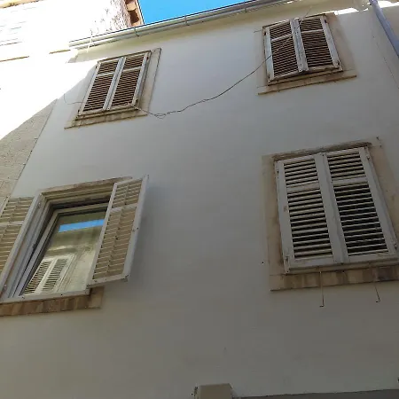 D2 4u Διαμέρισμα *